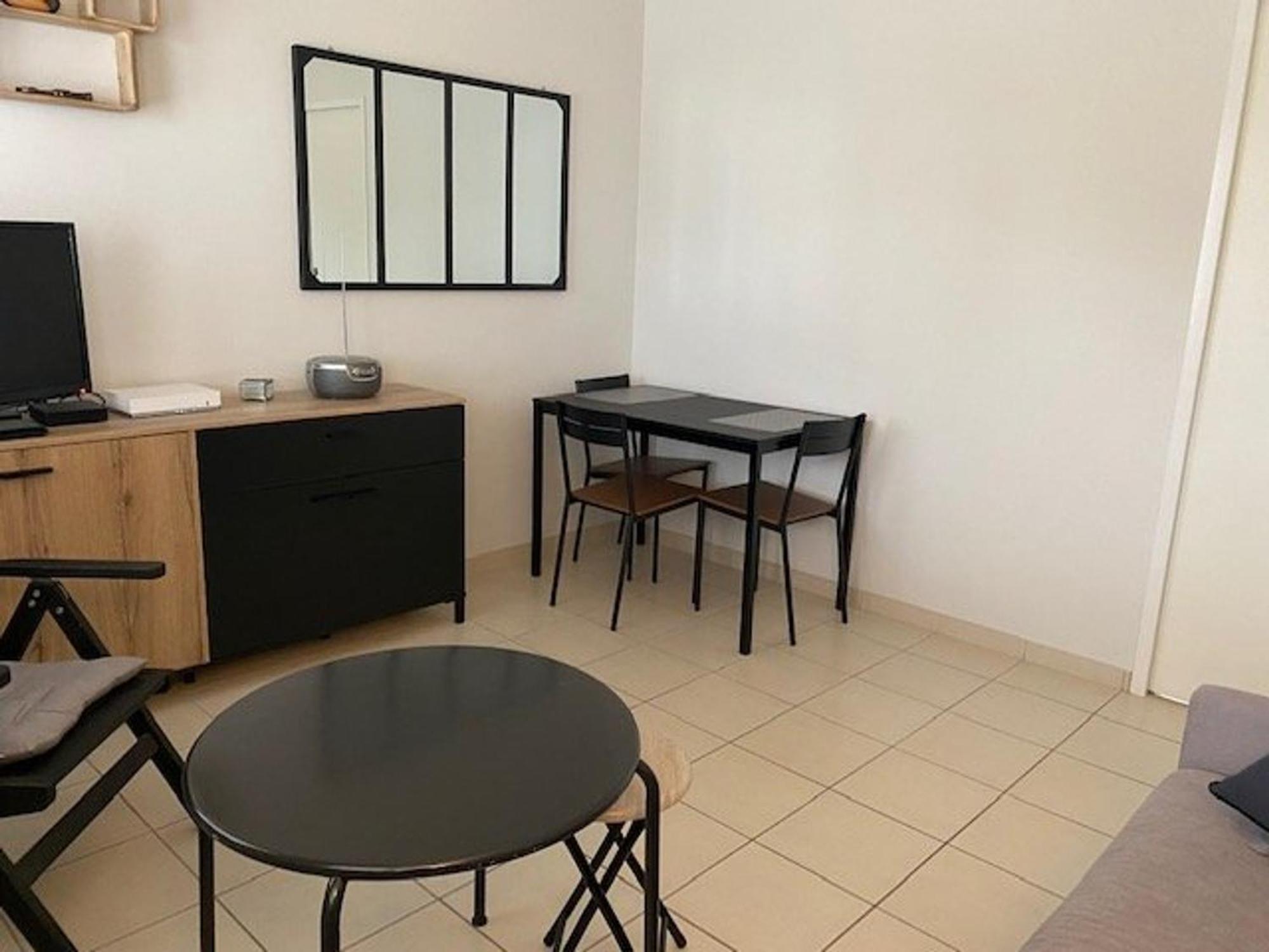 Appartement Royan, 2 Pièces, 4 Personnes - Fr-1-494-130 *